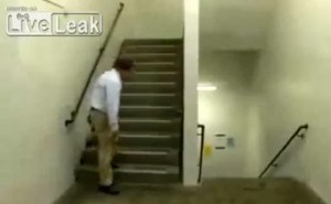 Vídeo da escada interminável é falso Escada interminável