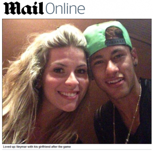 Neymar ao lado de amiga loira