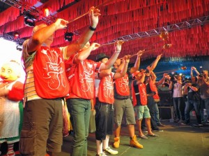 Concurso de chope em metro na Oktoberfest