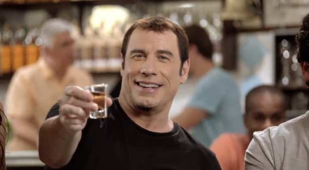 John Travolta grava comercial da cachaça Ypióca