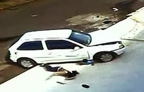 Avó e neto sobrevivem a atropelamento em Goiás