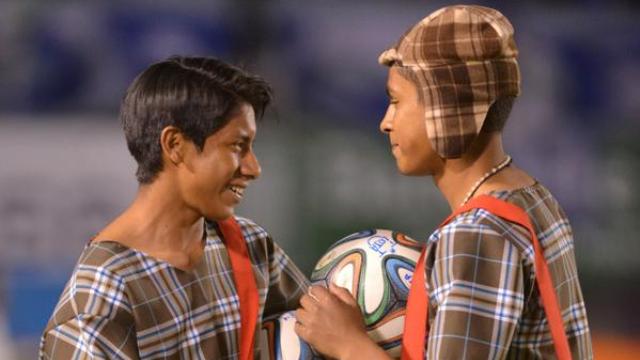 Gandulas no Equador se vestem de Chaves para homenagear Bolaños