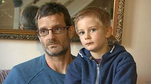 Menino de 5 anos falta à festinha de amigo e família recebe conta de R$ 63