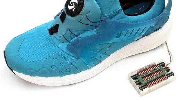 Dispositivo em sapato gera energia com força dos passos