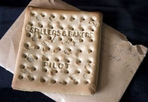 Biscoito que esteve a bordo do Titanic é vendido por R$ 90 mil