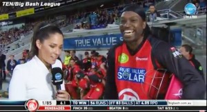 Atleta é multado em R$ 30 mil por dar cantada em repórter